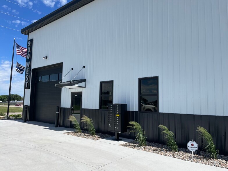More Photos Of 900 W 25th St, South Sioux City Warehouse For Lease
