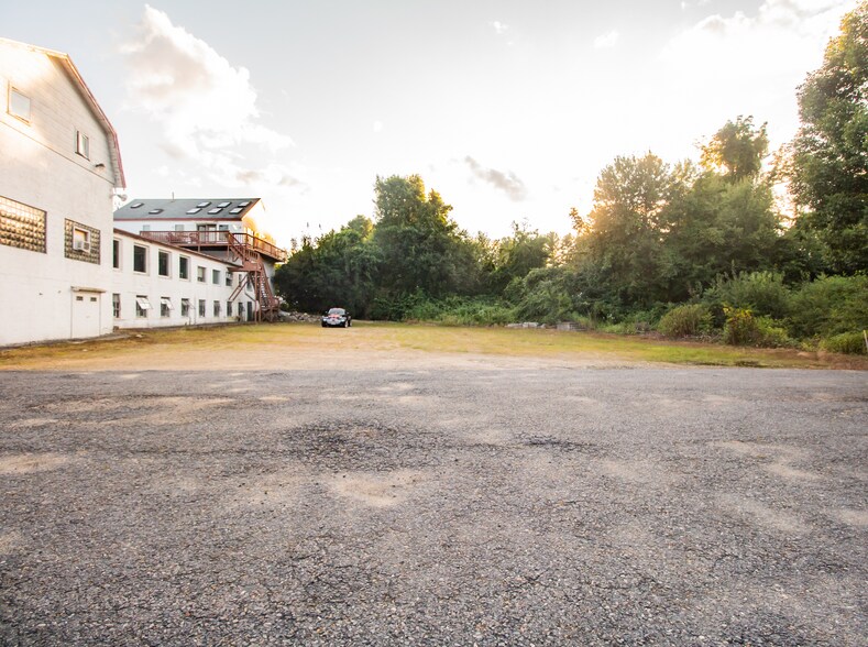 More Photos Of 1152 Main St, Leicester Flex For Lease