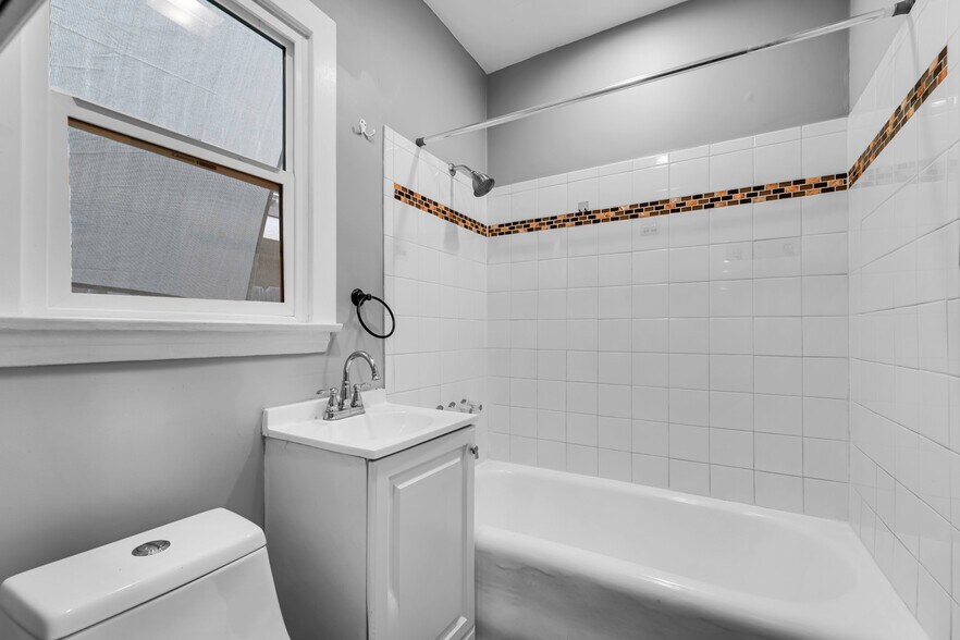More Photos Of 2122 20th St, Santa Monica Apartments For Sale
