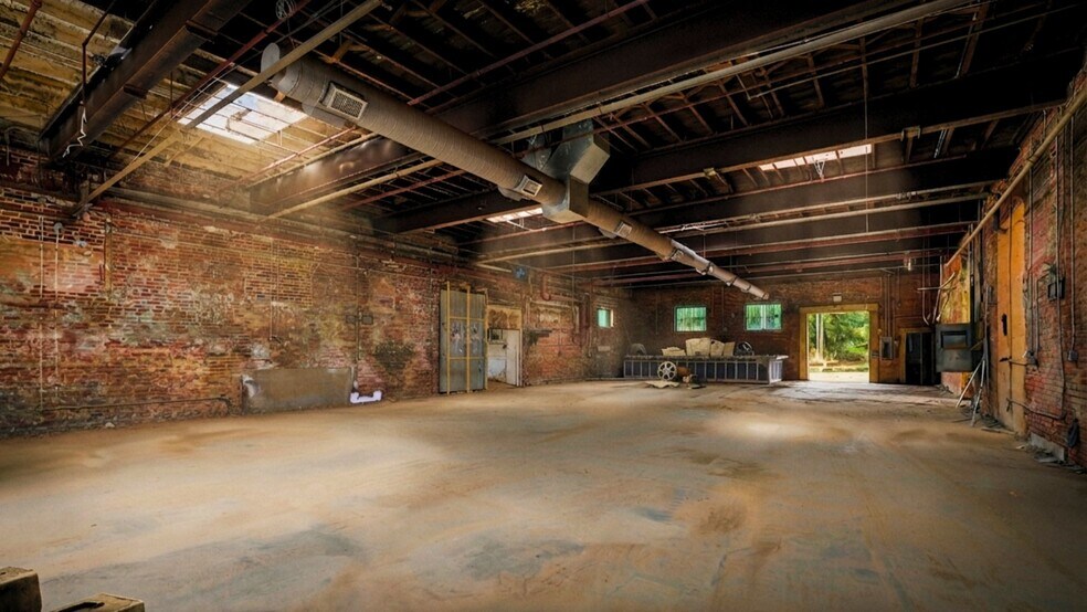 More Photos Of 9 Reed St, Asheville Showroom For Sale