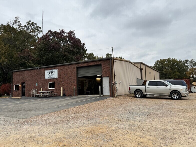 More Photos Of 434 Nesbit Rd, Nesbit Showroom For Sale