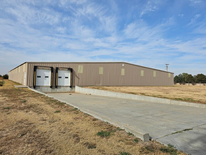 More Photos Of 1215 Oak St, La Crosse Warehouse For Sale