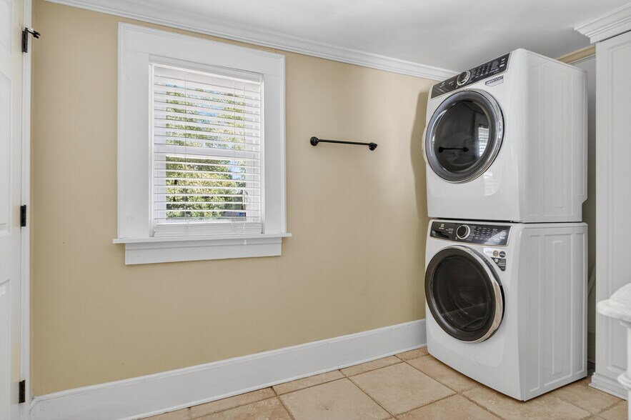 More Photos Of 19428 Zion Ave, Cornelius Office For Sale