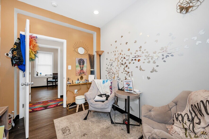 More Photos Of 4920 Belair Rd, Baltimore Office For Sale