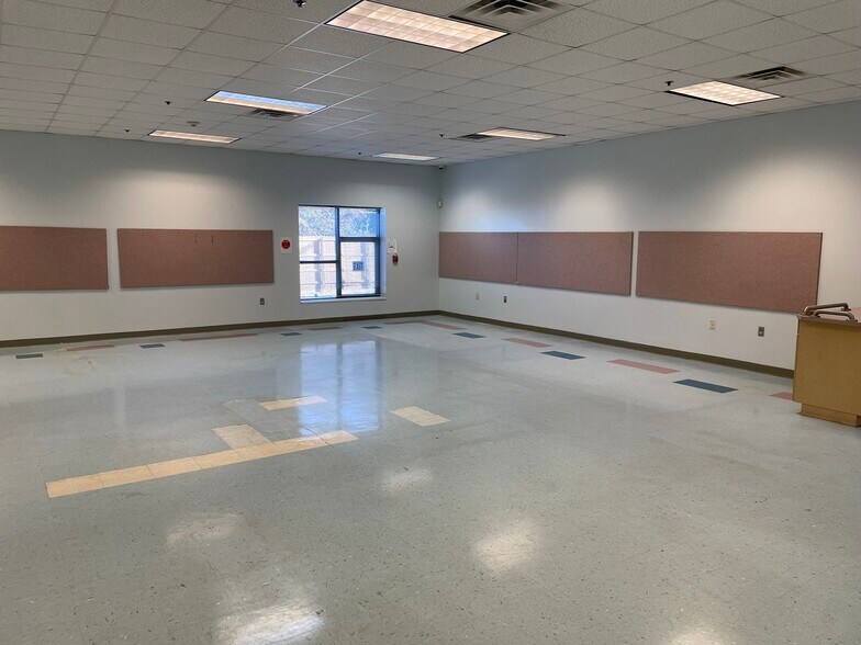 More Photos Of 6701 Crestwood Blvd, Birmingham Daycare Center For Sale
