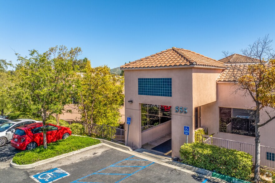 More Photos Of 555 St Charles Dr, Thousand Oaks Office For Lease