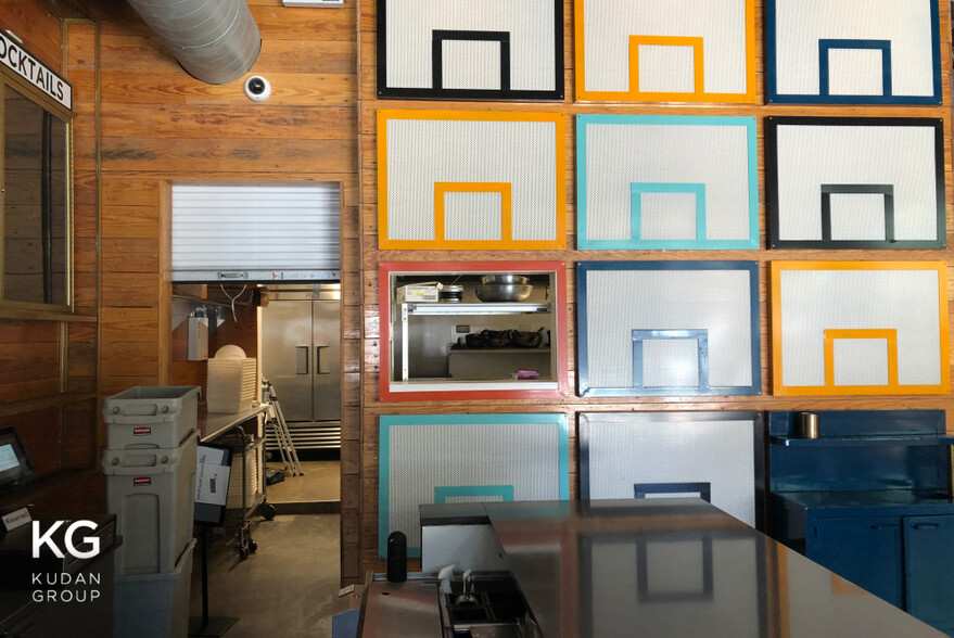 More Photos Of 312 W Chestnut St, Chicago Hotel For Lease