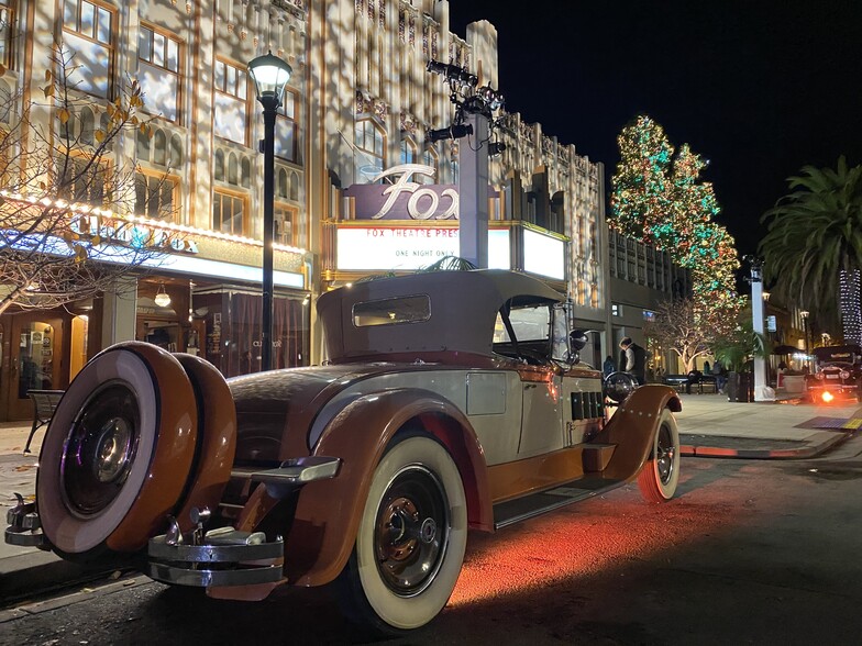 Primary Photo Of 2209-2223 Broadway St, Redwood City Movie Theatre For Lease