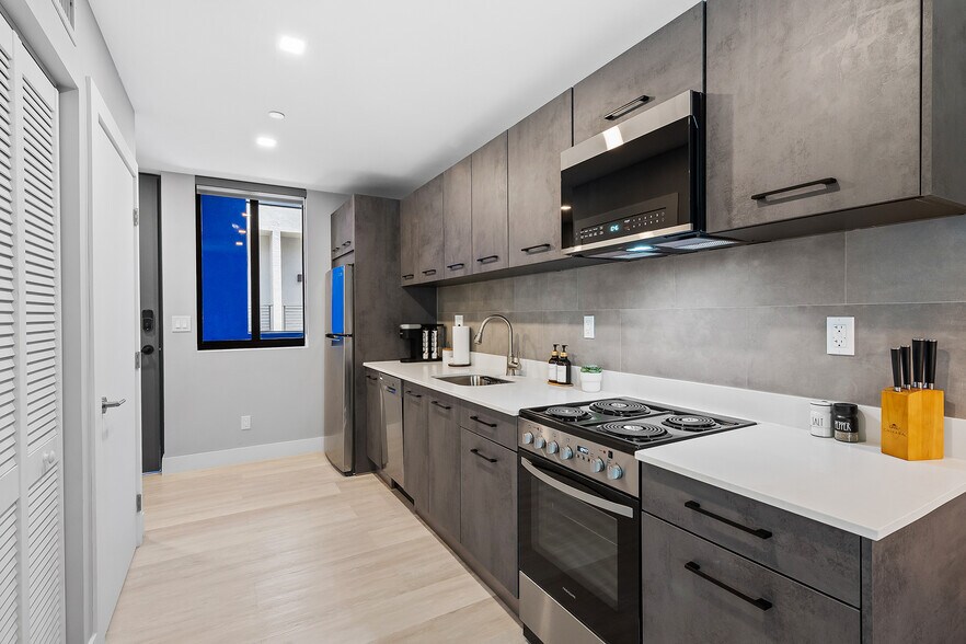 More Photos Of 637 NE 4th Ave, Fort Lauderdale Apartments For Sale