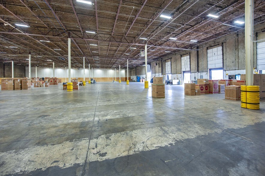 More Photos Of 3701 S Thomas Rd, Oklahoma City Distribution For Lease