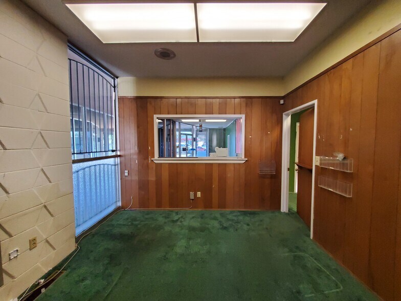 More Photos Of 1343-1353 W Main St, Merced General Retail For Sale