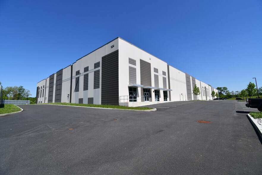 More Photos Of 124 Route 17K, Newburgh Distribution For Lease
