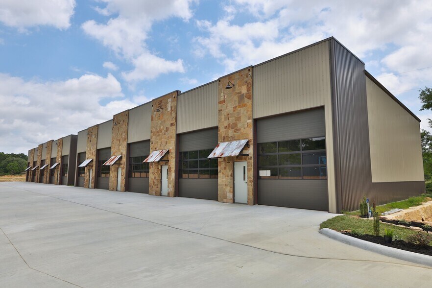 More Photos Of 17214 Huffmeister Rd, Cypress Showroom For Sale