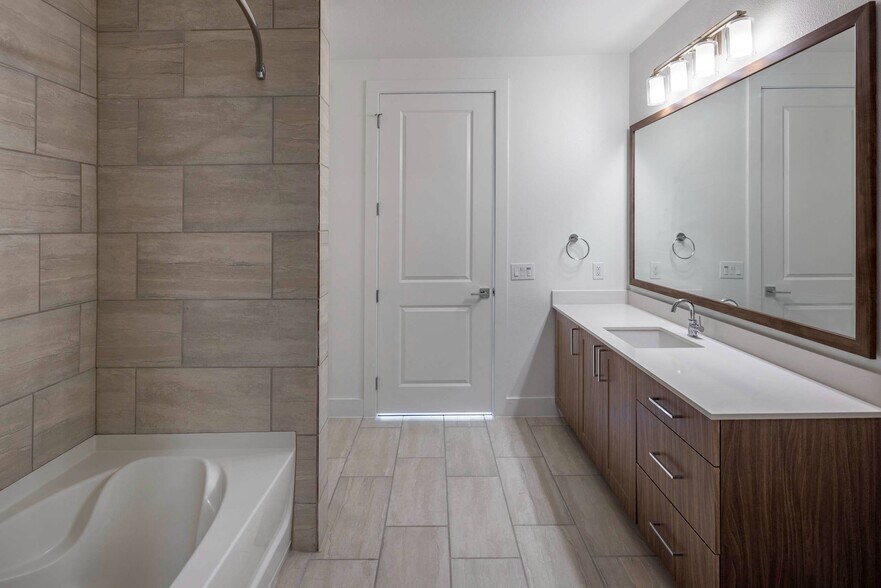 More Photos Of 1911 Philomena St, Austin Apartments For Lease