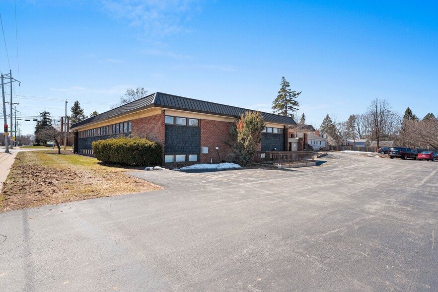 More Photos Of 1751 Deckner Ave, Green Bay Medical For Sale