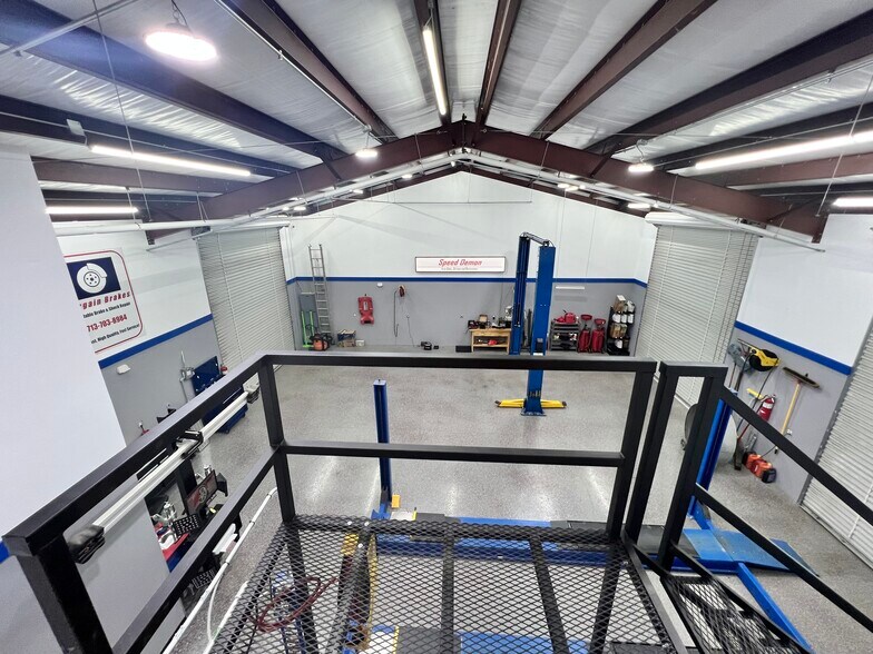 More Photos Of 1308 N Frazier St, Conroe Service For Sale