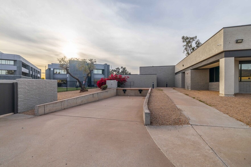 More Photos Of 2525 W Beryl Ave, Phoenix Office For Lease