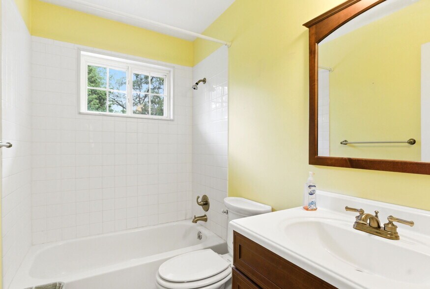 More Photos Of 10 Fairway Dr, Springboro Office Residential For Sale