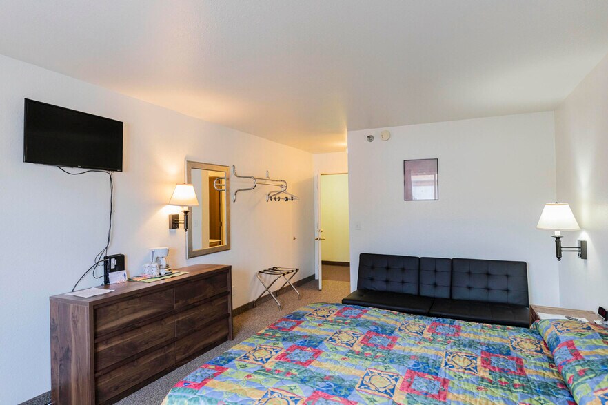 More Photos Of 605 4th Ave, Fort Garland Hotel For Sale