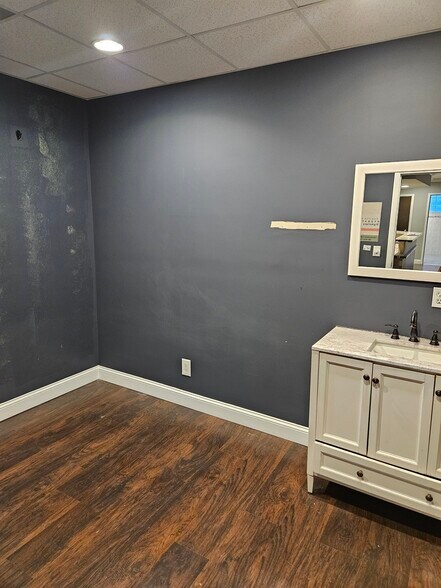 More Photos Of 164 Commack Rd, Commack Medical For Sale