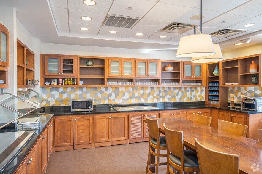 More Photos Of 7800 International Dr, Bloomington Hotel For Sale