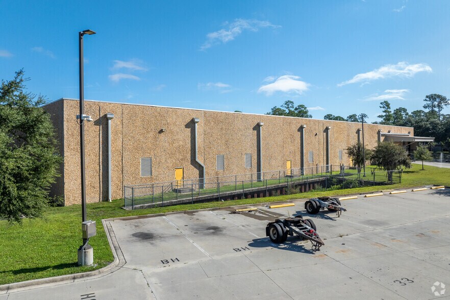 More Photos Of 8040 Bayberry Rd, Jacksonville Unknown For Lease