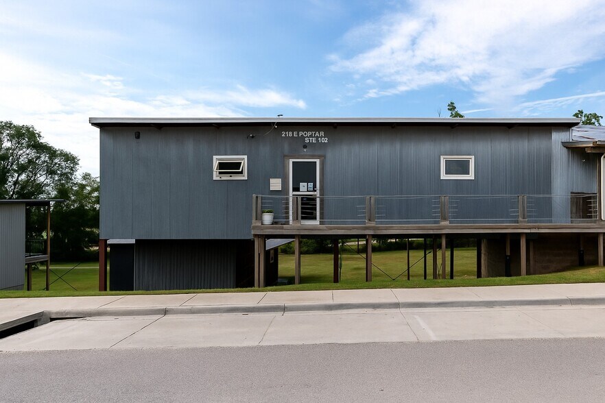 More Photos Of 216 E Poplar St, Rogers Loft Creative Space For Lease