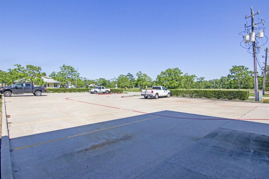 More Photos Of 601 Cien Rd, Kemah Unknown For Lease