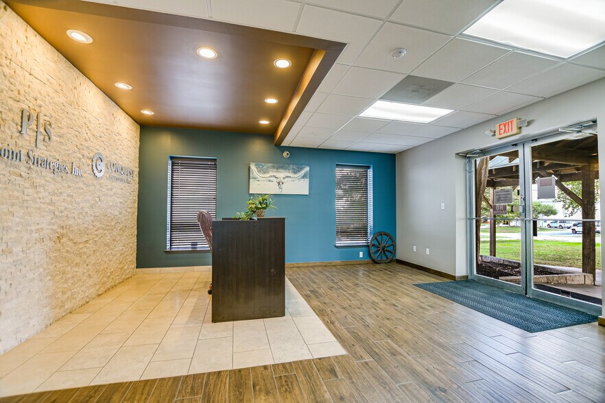 More Photos Of 271 Commercial Dr, Buda Warehouse For Sale