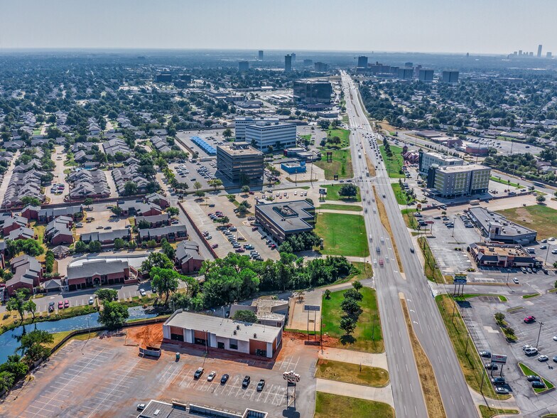 More Photos Of 4235 NW Expressway, Oklahoma City General Retail For Lease