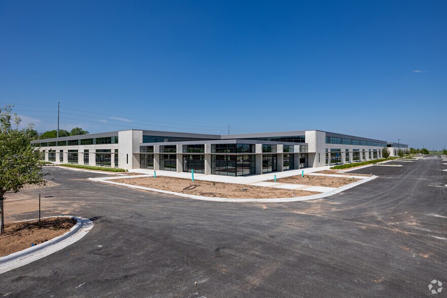 More Photos Of 8000 Metropolis Dr, Austin Loft Creative Space For Lease