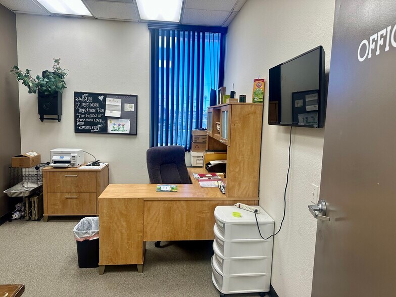 More Photos Of 3752 Elizabeth St, Riverside Office For Lease
