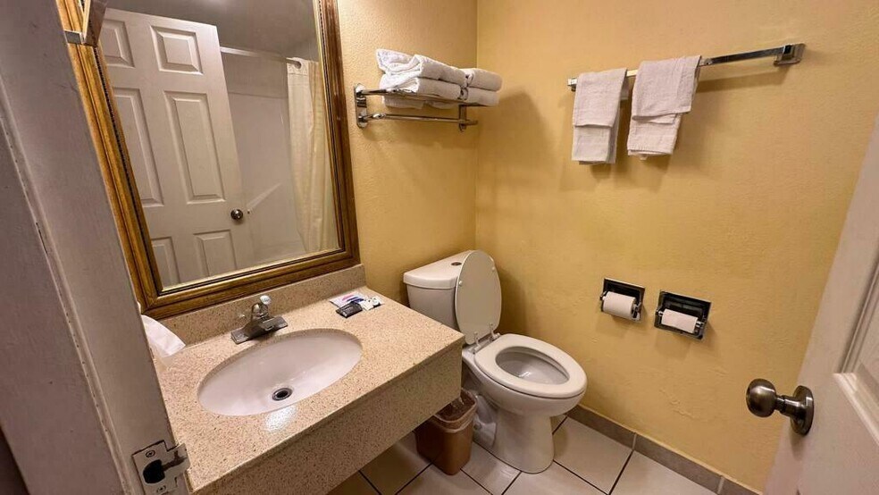 More Photos Of 4142 S Noland Rd, Independence Hotel For Sale