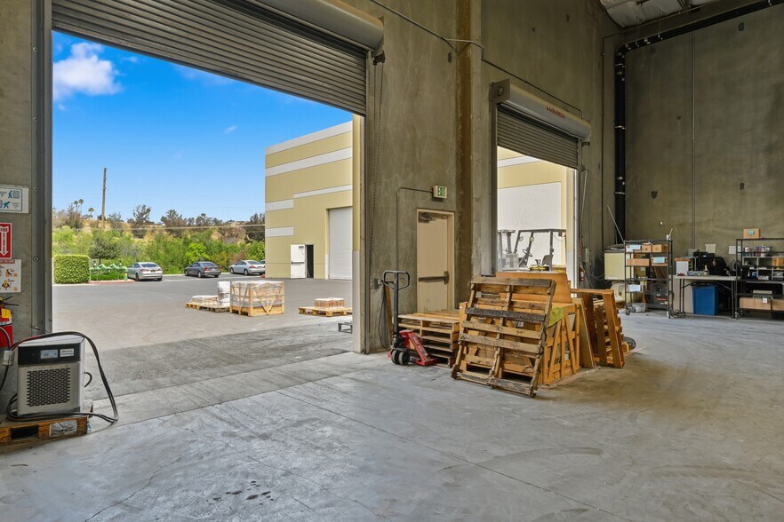 More Photos Of 8495 Redwood Creek Ln, San Diego Manufacturing For Sale
