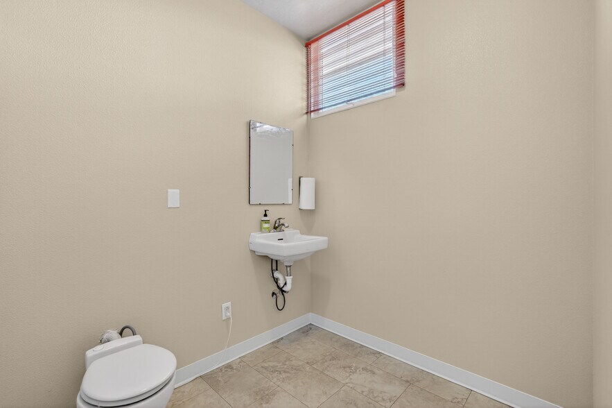 More Photos Of 619 Diagonal St, Clarkston Medical For Sale