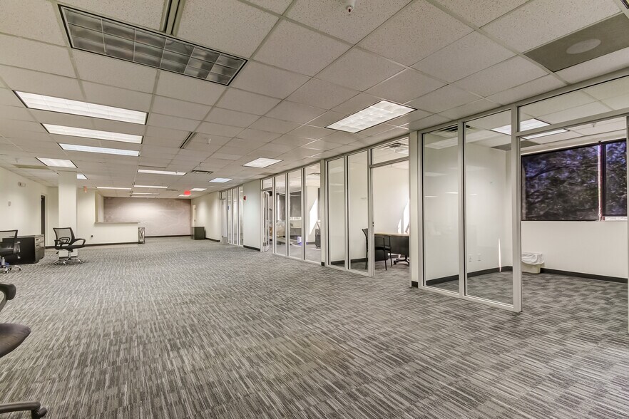 More Photos Of 12425 28th St N, Saint Petersburg Office For Lease