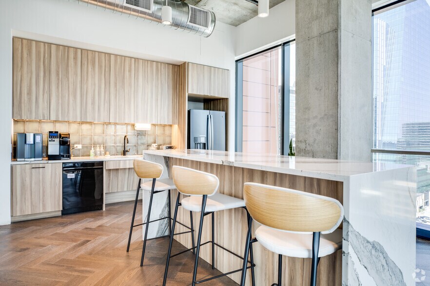 More Photos Of 405 Colorado St, Austin Office For Lease