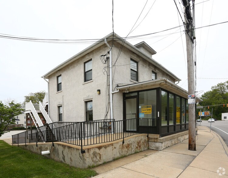 More Photos Of 890 Lancaster Ave, Devon Storefront Retail Residential For Lease