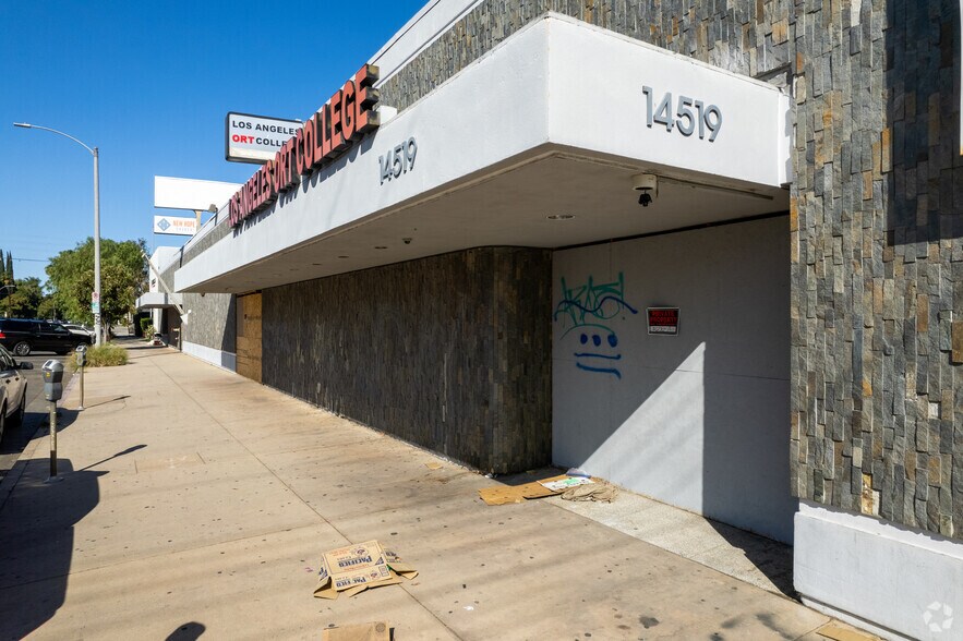 More Photos Of 14519-14539 Sylvan St, Van Nuys Religious Facility For Lease