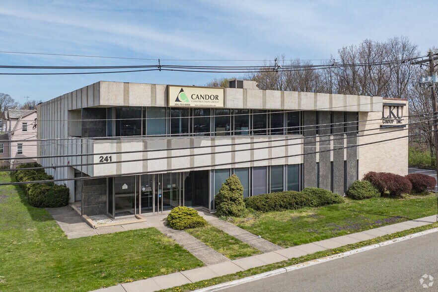 Primary Photo Of 241 Molnar Dr, Elmwood Park Medical For Lease