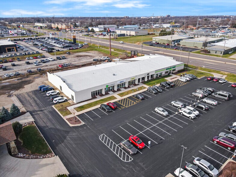 More Photos Of 1603 Morrissey Dr, Bloomington Storefront For Lease