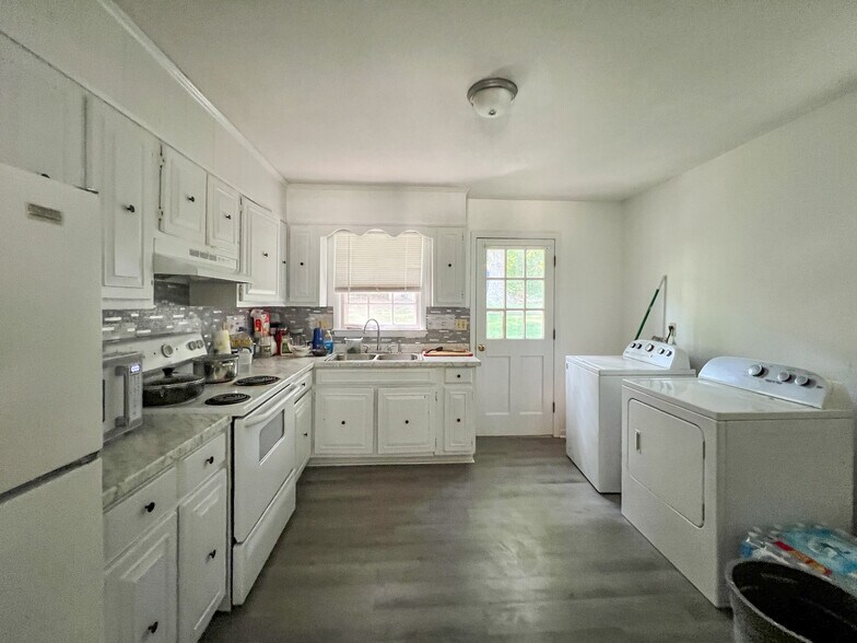 More Photos Of 144 Nottingham Dr, Forest City Apartments For Sale