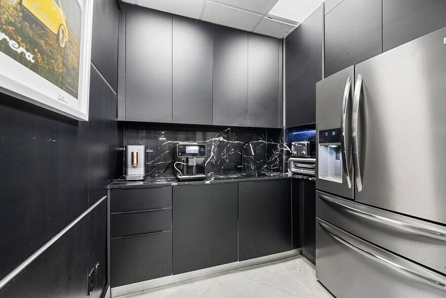 More Photos Of 150 SE 2nd Ave, Miami Coworking Space