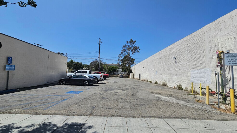 More Photos Of 847 E Main St, Santa Paula Storefront For Sale