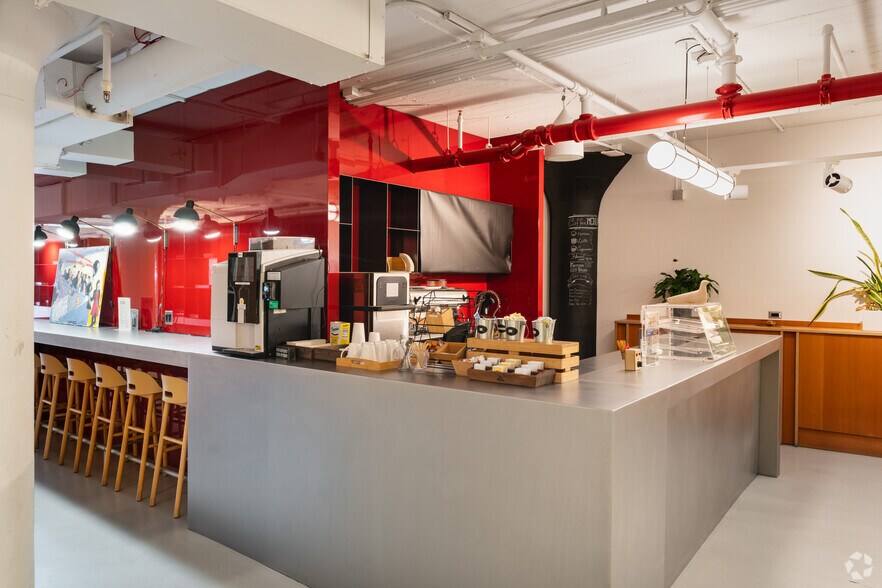 More Photos Of 31-00 47th Ave, Long Island City Industrial For Lease