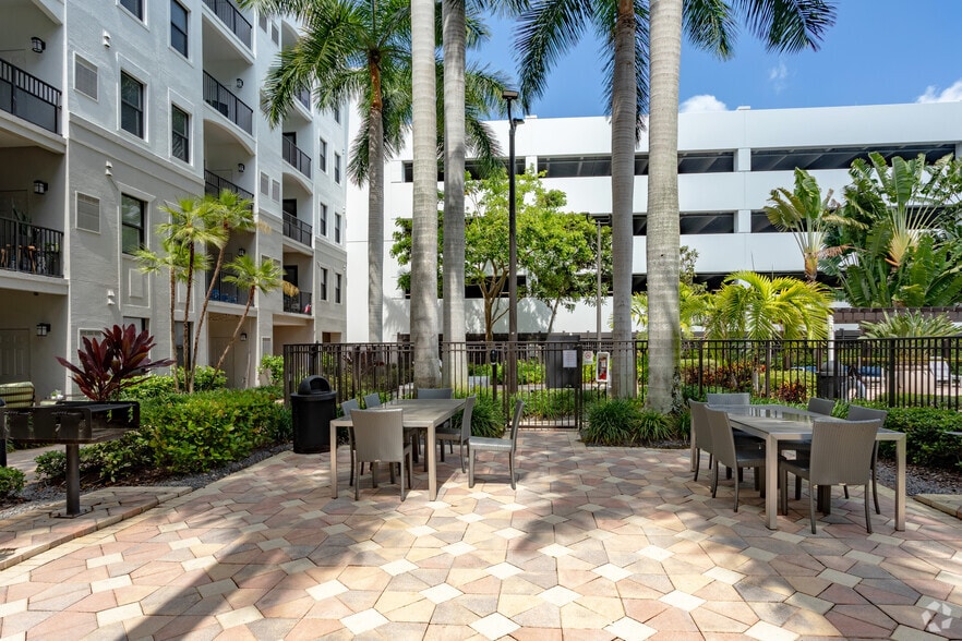 More Photos Of 1351 S Federal Hwy, Boynton Beach Apartments For Lease