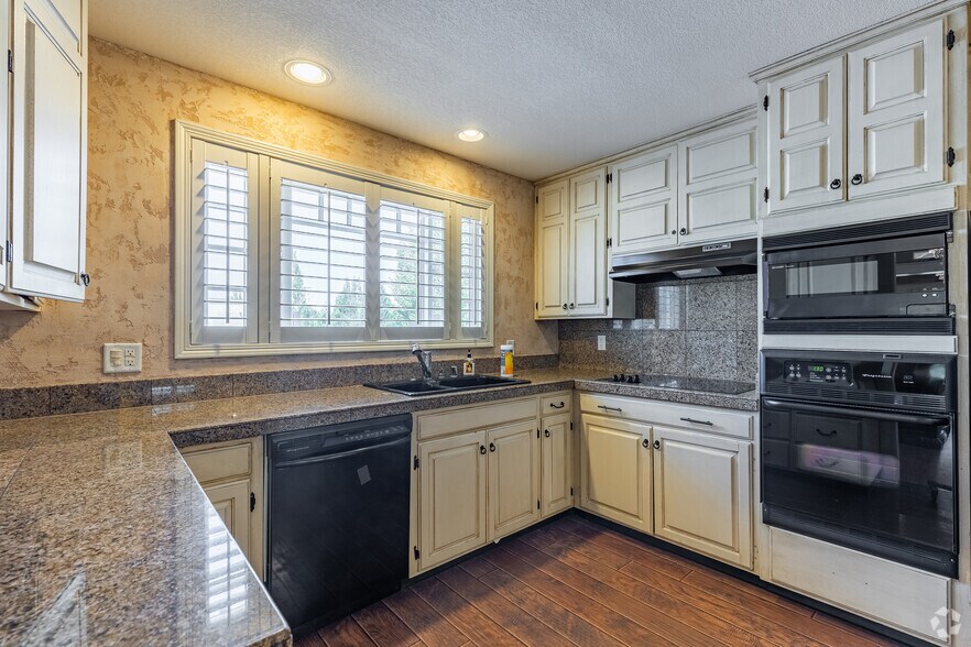 More Photos Of 16408 SE Mill Plain Blvd, Vancouver Office For Sale