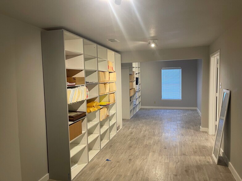 More Photos Of 4095 SE I 10 Frontage Rd, Sealy Medical For Lease