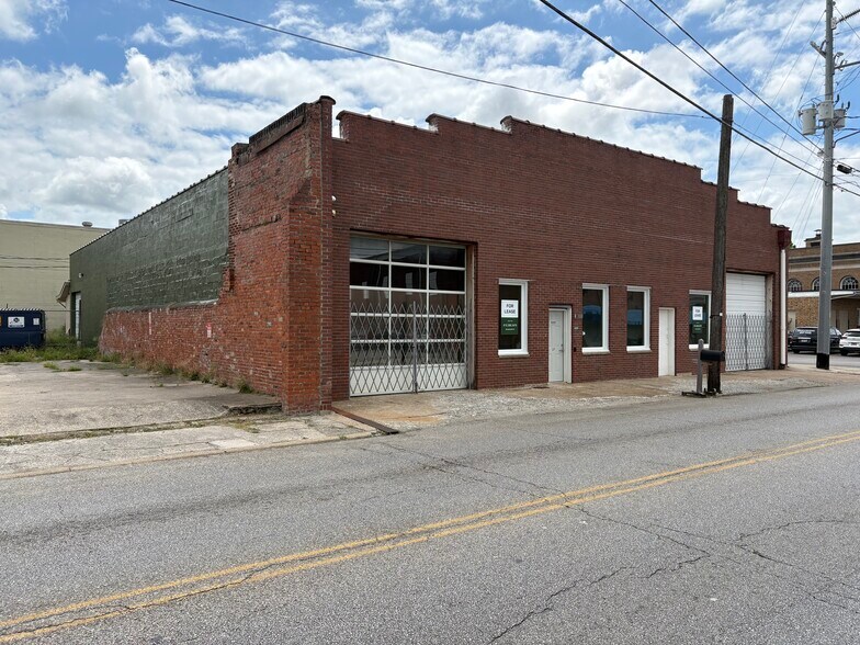 More Photos Of 107 N College St, Lebanon Light Distribution For Lease