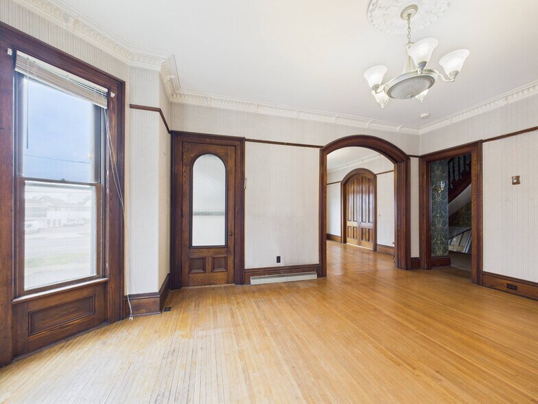 More Photos Of 40 E Genesee St, Auburn Storefront Retail Residential For Sale